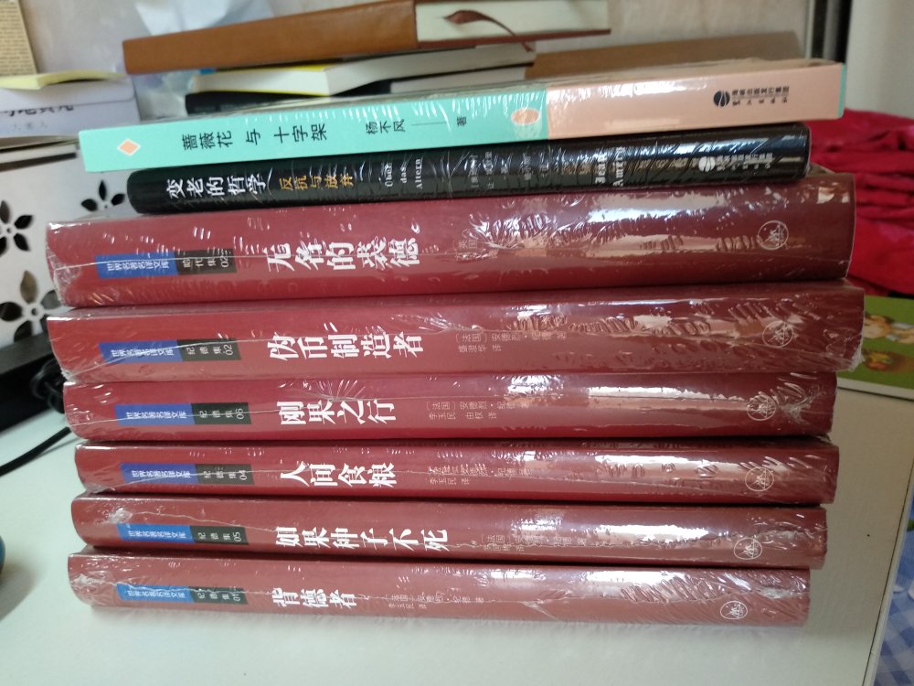 最近社会上呼吁鼓励二胎,重视老龄化风险的话题日益繁多,尤其是主流媒体的视角,官方政策的解读,都有着多多少少的趋势显现。每个人都得老去。这,对孩童是一种遥远未知,对年轻人是一种莫名困惑,对老年人是一种无可奈何。变老的哲学,说出了这一切的玄妙所在。三辉书系,小而精悍!