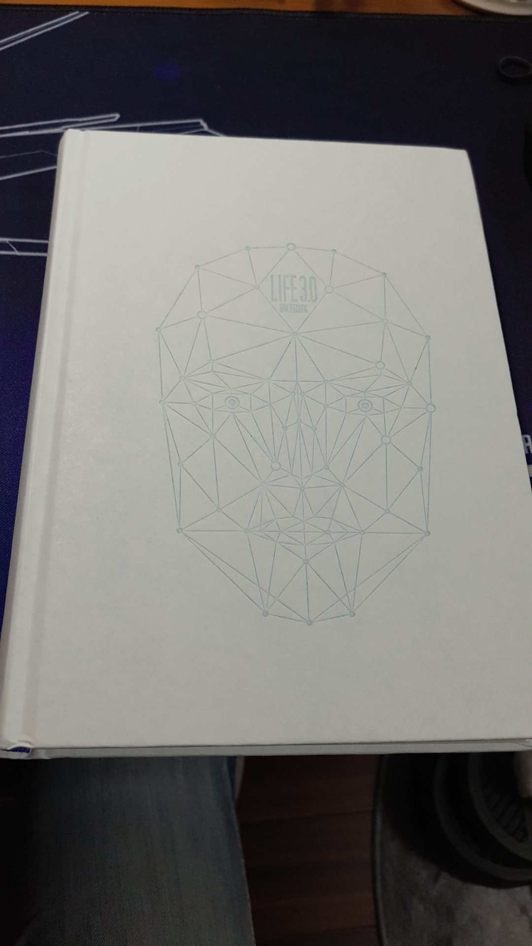 刚到时,物流一如既往的快。书的印刷,纸张都不错,只是没想到封面是硬壳装的,拿起来多少会有些不方便。总之,希望里面的内容不要让我失望吧。