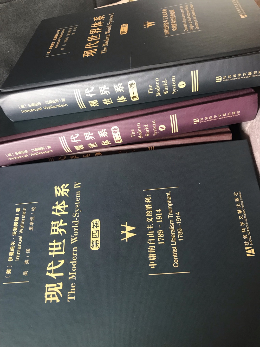 过年期间买了很多!书柜终于放不下了!买了太多,不一一评价了,基本上都满意,超赞的!够一阵子读的了。下次搞活动再买,购物车还有99+本需要买的!给快递点赞,没有损坏,送货及时