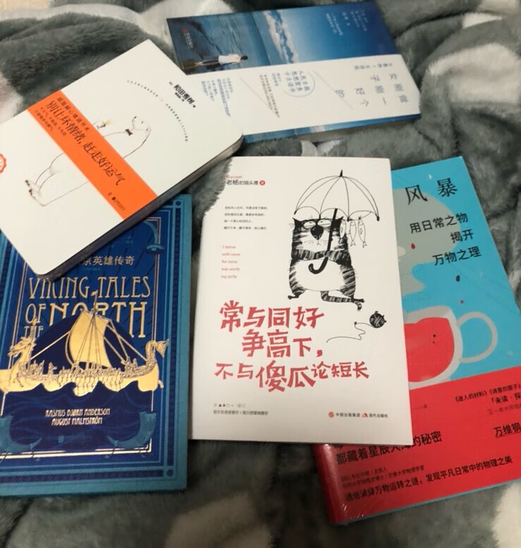 去了书店看了都是原价买的,这个书简直太划算了~最后都没有这便宜,简直划算100减了50比平时都便宜许多,但是还没有双十一划算,而且还是挺快的~喜欢在买东西,物流快,买的也方便。