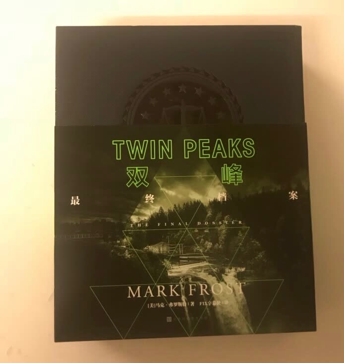 想买好久的一本书,终于到手了?在书店翻过好几次,感觉很有新意,自己看或者当礼物送人都不错。因为是这种档案式的设计,必须得看实体书,有优惠很不错。