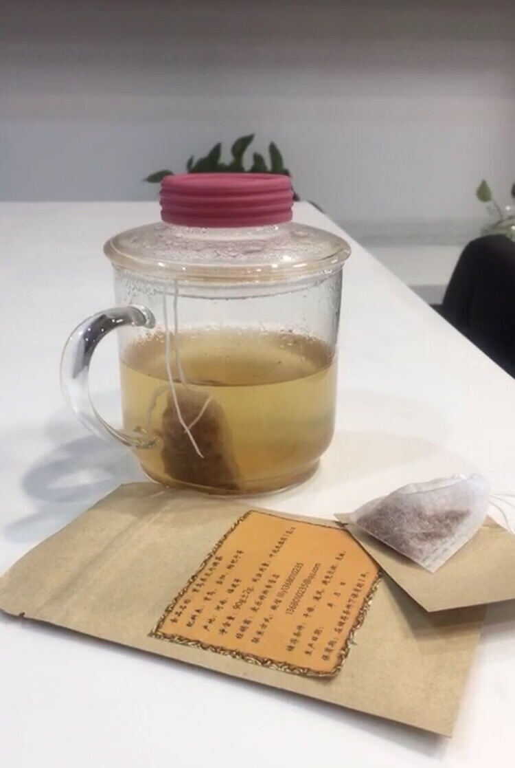东西不错,最近用了治脱发很厉害的~爱乐好物家的何首乌养发内调茶,很好用,对我的脱发细软发质油性溢脂性脱发很有效果,源自彝家古方。