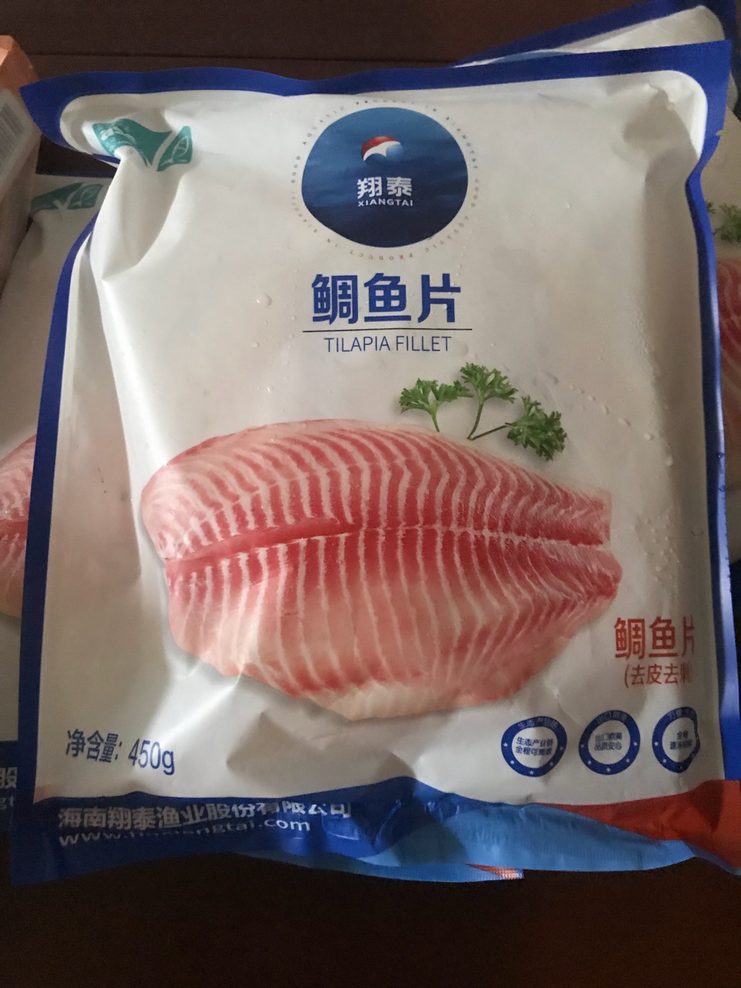一盒有5-6条手掌大小的鱼吧,用来做水煮鱼或酸菜鱼的