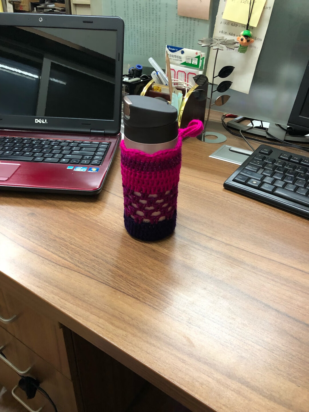 这款杯子的外观好看,洗干净之后倒入开水十二小时左右水还是温的,保温效果不错,只是觉得开口不如象印的好开。