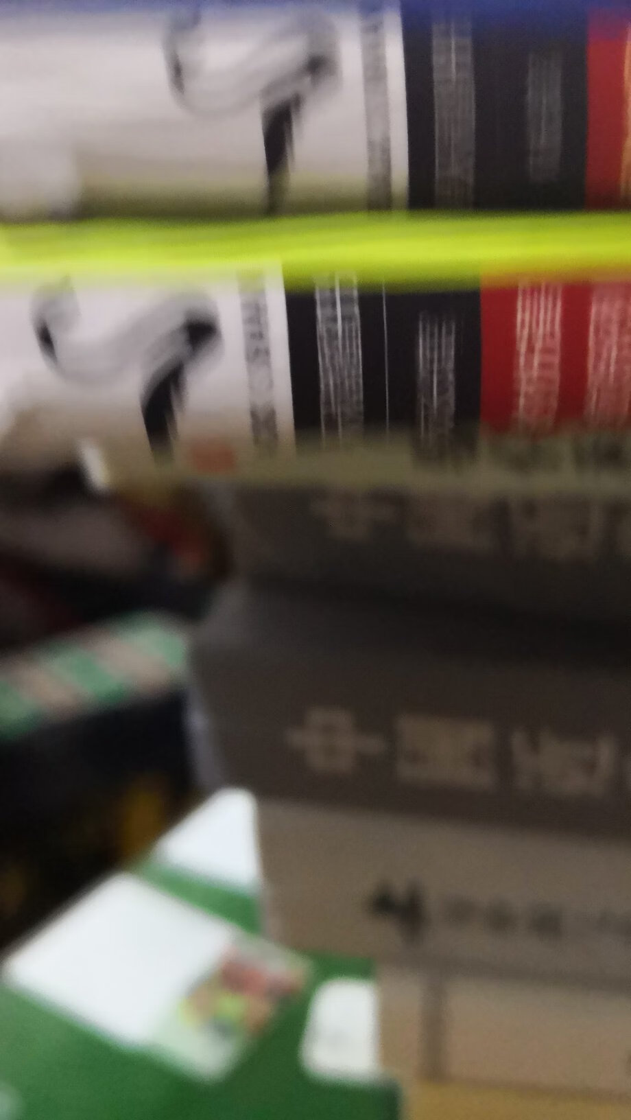 我不读书,我只是书籍的搬运工,留着其实也是为了读书,只是现在读的少,就这么读书吧,如果不读那就以后做投资也是可以的,当然这些书都很经典,估计以后会绝版所以就先买着了以后再读。