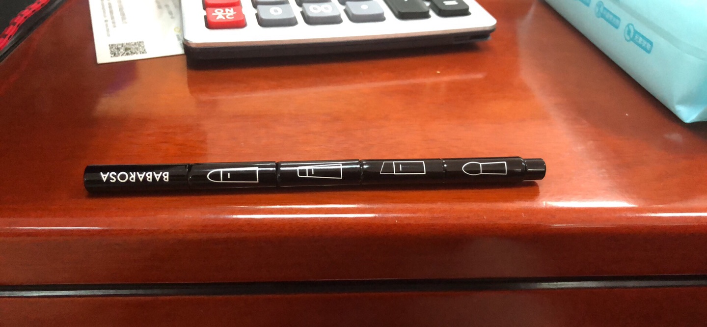放在化妆包里长短刚好,一刷多用很方便