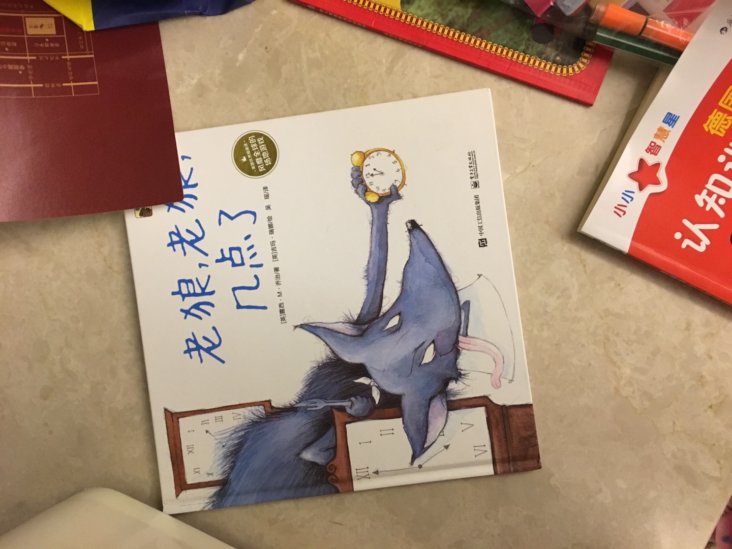 买了两套。朋友一套,自留一套,发现都快成~了,看到好书推荐朋友,然后我们一起买买买,不错,一直买,发现每天,每天买书。家里的书都堆不下了。但是买书的热情不会消散。一直买一直买