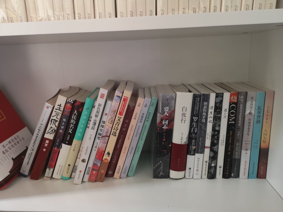 看完这本书,轻轻的合上书本,抚弄着光滑的封面.我迎着灿烂的阳光,闭上眼,再次回到书里的各种情节,引领着我走向时空的前方。感谢JD