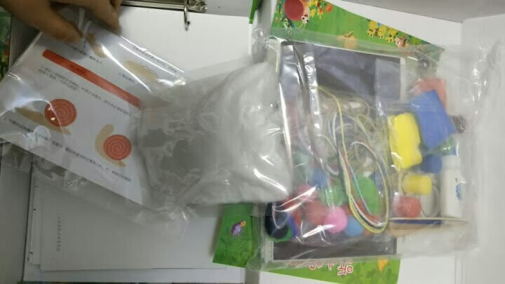 特别温馨的一套书,看到有活动就立马下单了!纸板形式的,纸质还可以!已拆封,拿出来晾晾味道。宝宝应该会喜欢的!!