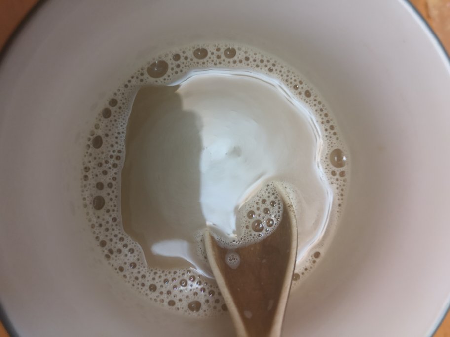 一条一小杯,味道不错,不算甜,还挺香的。不过更喜欢另一个牌子的白咖啡。配甜品很合适