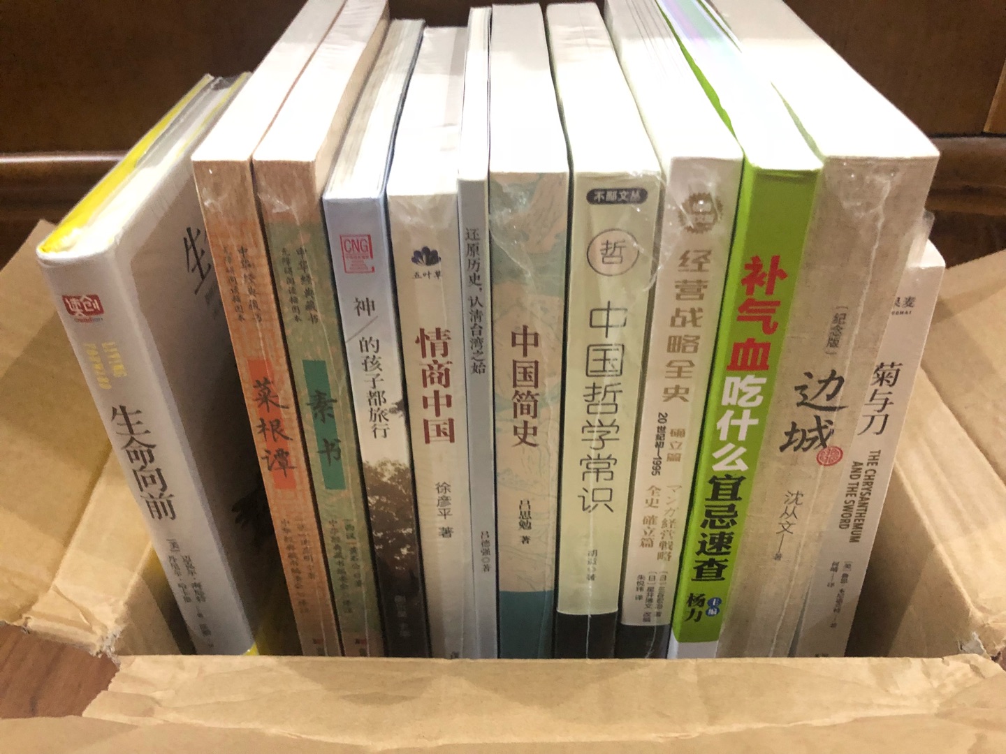 大小商品网购,均选择,买书亦如此,不仅性价比高,而且送货速度快!趁着有活动,一次性屯了好多本书,待闲暇时间慢慢品读。但这本书强烈不推荐,纸张差且薄,内容简单,不知道58元的定价是怎么来的!