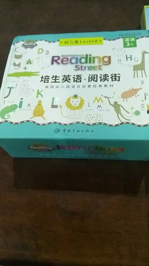 培生这套阅读街系列非常不错,这套level b还没打开,用level A的图,适合幼儿作为英语启蒙,简单易懂,而且做活动价位特别划算,一次性把Level a和level b都收齐了。