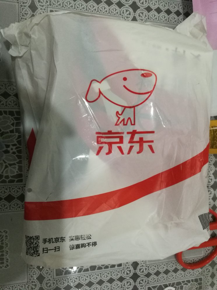 商品的包装还可以,虽然没有保护的气囊,但是拿到手看了一下还是都比较完好的,做活动的时候买的,正好打折有优惠,本来还在犹豫,后来想一想这么便宜不如直接买书了,说拿到手之后也觉得挺满意的。