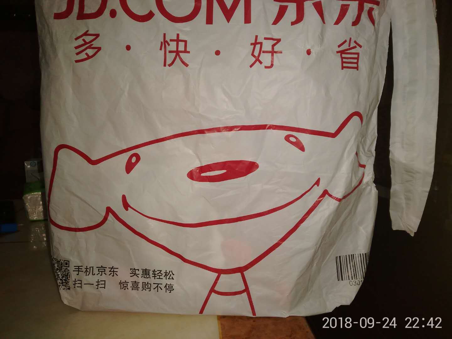积累了好多商品没有评价,就不一一写评论了,总结一个统一的评论:购物有不满意的时候,也有满意的时候,但总体来说,比较满意。 无论是快递服务和售后服务都挺不错的,重要的是商品价格和质量整体来说都还不错,促销活动时,朋友〔z五o44o3五74〕推介的商品还是比较优惠的。只是,近两年的活动似乎没有前几年的活动优惠力度大了。免运费门槛年年提升。什么续重费等等,买的商品重时,一下就用到5张运费券。还有,现在满减券也十分有限,不是那么好领取,经常看着整点也抢不到券,这一点比较郁闷。所以想买某样东西时,看着它在活动满减,但自己却老是抢不到券,给力的券总是秒无! 总之,希望能够一直保持进步和不断改善,在购买东西,无论是生活用品还是母婴用品以及图书音像等,主要是冲着它的品质价格以及服务,方便快捷,东西放心,才让人选择。所以,希望继续保持这些优势。因为选择,所以信赖,所以,请不要让顾客失望,加油!!