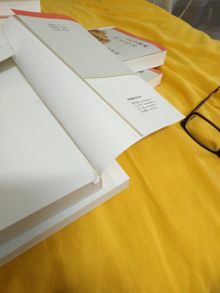 不知是编辑不负责任,还是本书为盗版书,图书第12册第9页上端,竟然将“宪宗蒙哥”误写成“宪中拖雷”。拖雷是蒙哥的父亲哦!没有一点历史基础知识的人还会上当的。这是拿给孩子阅读会误人子弟的。