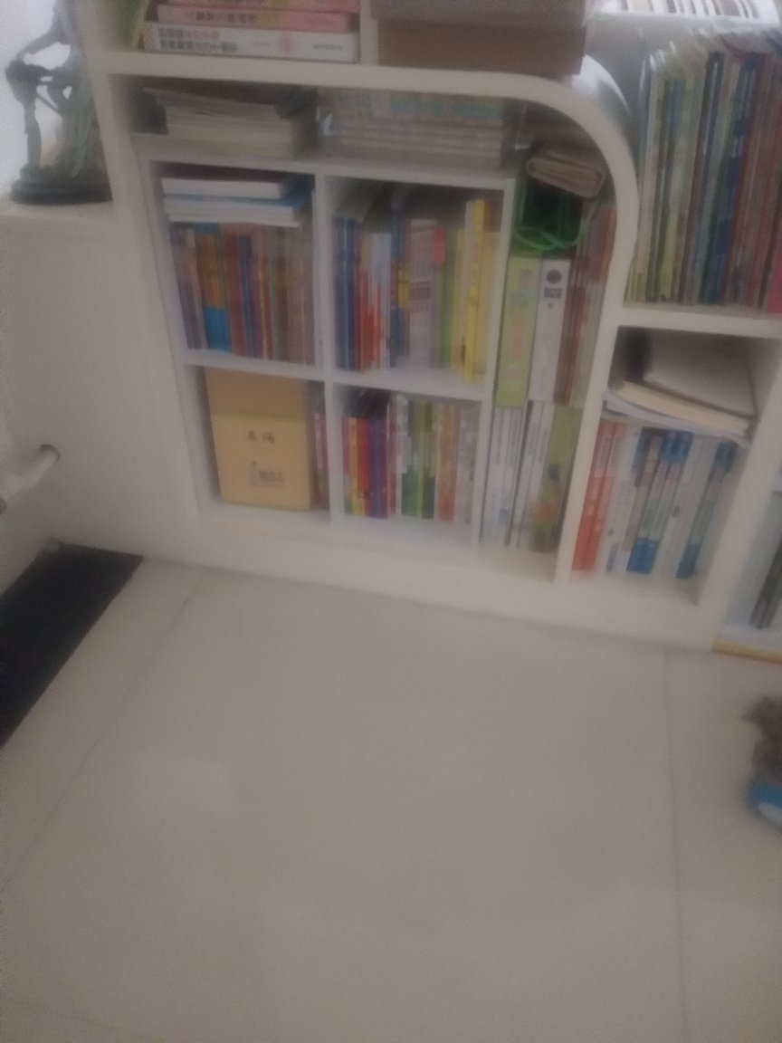 双语绘本。看不懂英语,只能当汉语绘本讲。哈哈(?ω?)hiahiahia自从在买绘本,根本停不下来。买买买,服务好,质量好,售后好(?▽?)啥都好,啥都不说了?完美