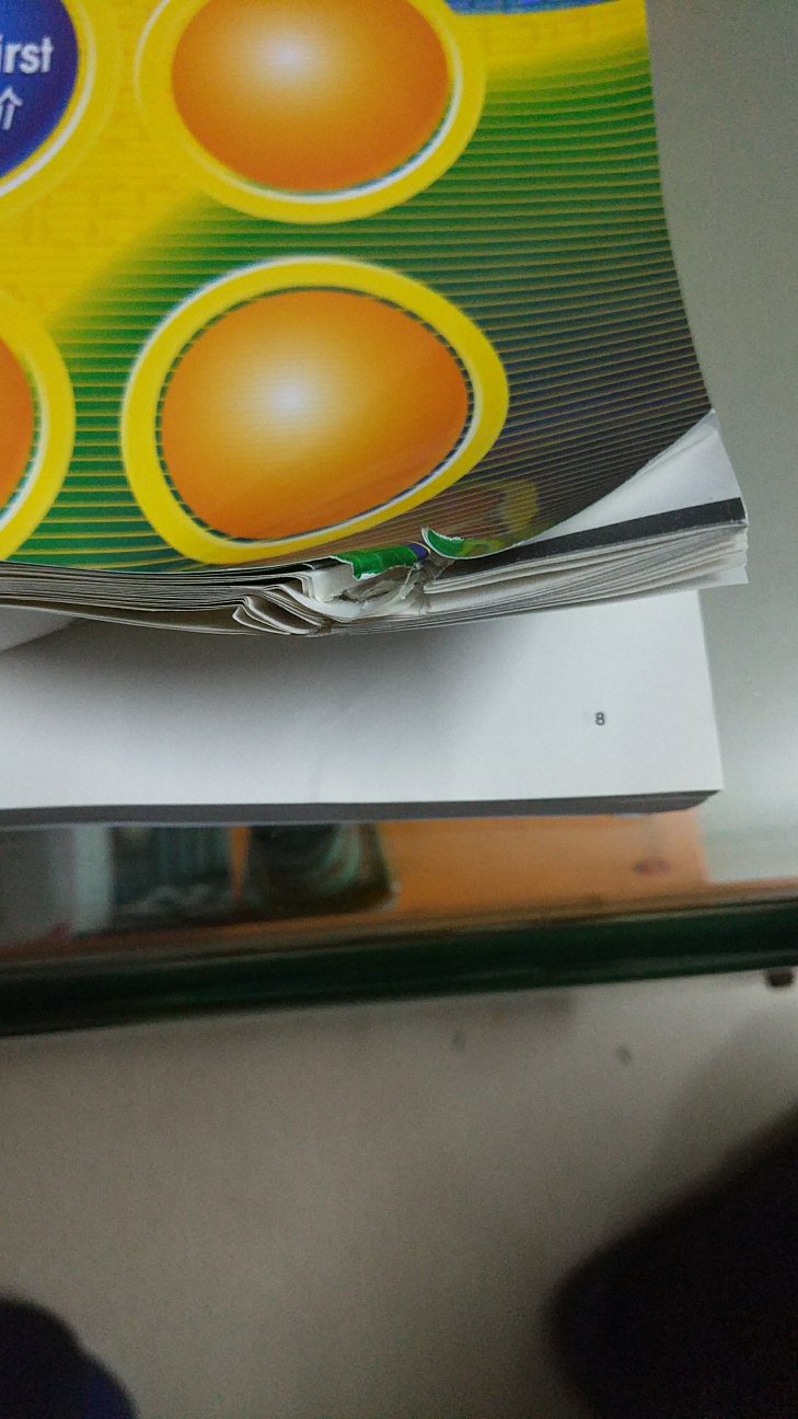 这是我在买的最糟糕的商品了,10月15日,早8点41分下单,10月22日早11点送达,这是自营不是第三方,的速度呢?我知道没有货物,需要调货,这个是需要时间我懂。但是你们的服务呢?仅在打开订单的时候才会有显示“需要调货,请耐心等候”。在**,碰到缺货需要几天的等待时,**卖家会打电话通知说缺货需要等候,或者说如果急需请申请退货等等。这就是服务态度。书是到了,竟然是破的,不是一页两页,而是很多页。防伪标志磨损严重。没有塑封。我很少无语。因为急需,不申请退货了。包装破,不用厚实的包装袋,不如*的包装好。发货慢,蜗牛比这次快。五星给快递小哥。