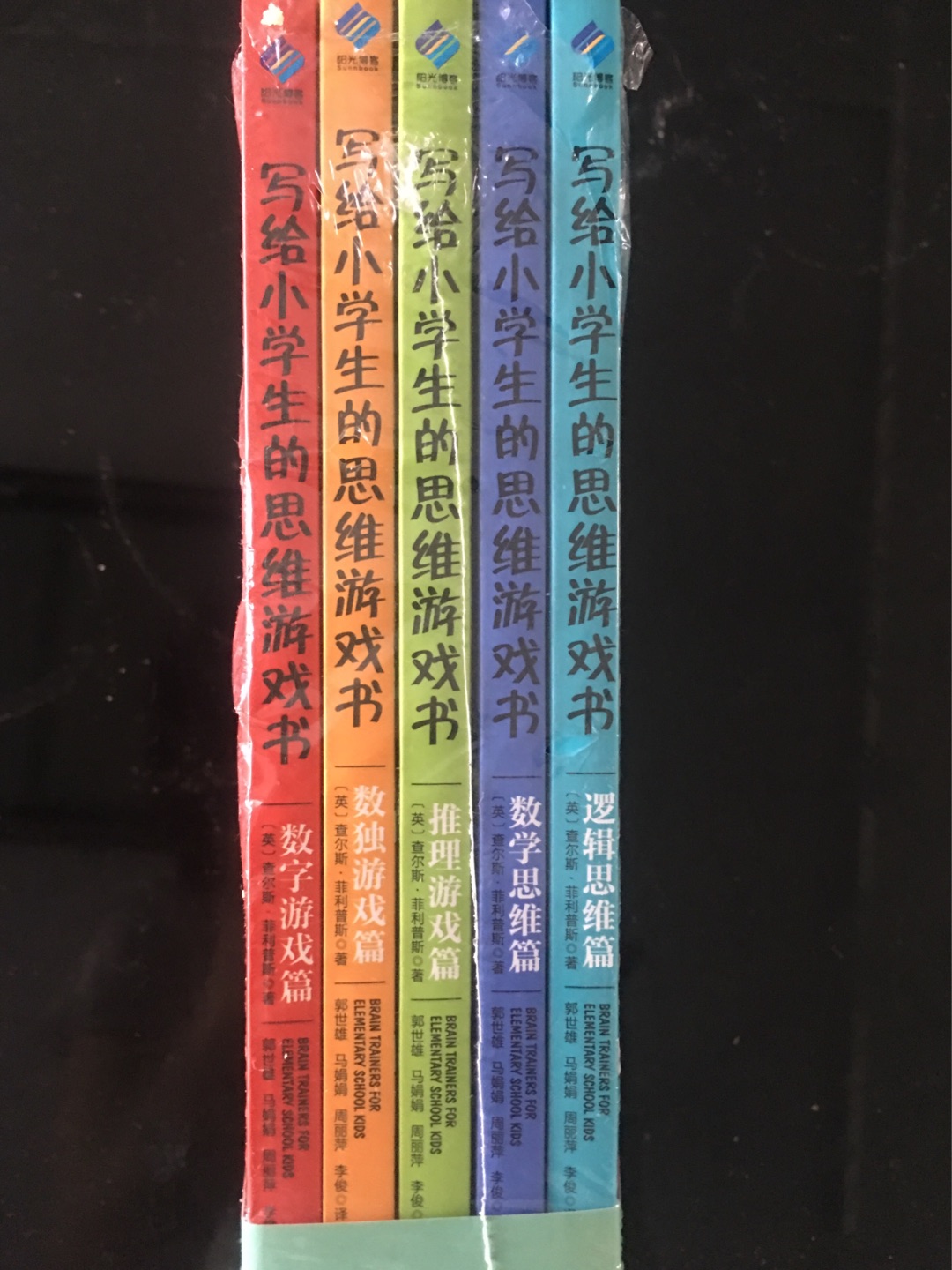 给孩子买的,希望能在学习上帮助到他,多阅读增加各方面的知识!搞活动的时候买了一堆他的和我的,一声阅读,物流很快,说是30号到,提前一天就到了,刚好五一可以阅读啦!
