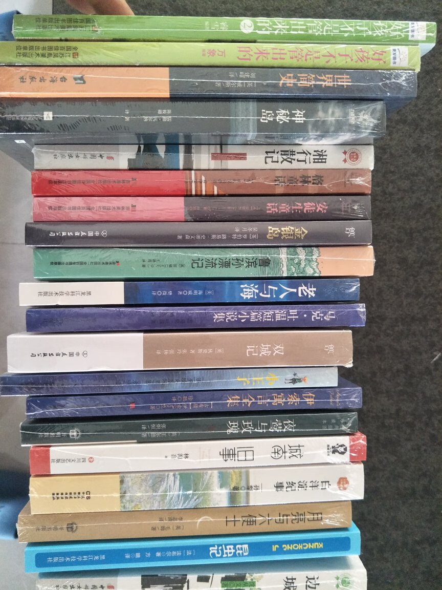 天下好货出 平台的书还是很好的,九十九买了十本,一次买二十本,都是给孩子存着,上小学了在慢慢看,一直喜欢自营平台,放心,买回来基本上不操心是不是假货,以后继续支持自营。希望你也不要辜负客户。