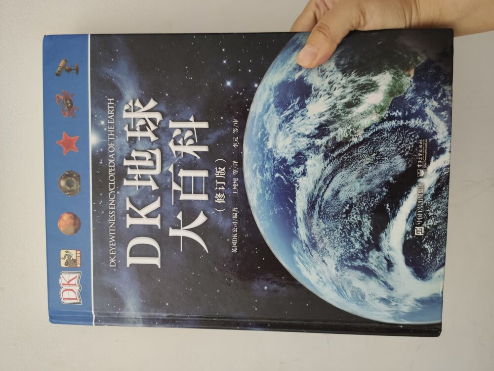 经常在上买东西,总有大量的包裹要收,感觉写评语花掉了我大量时间和精力,为了京豆!所以在一段时间里我只是随便写写或者不去评价。但是我觉得这样太对不起辛苦工作的快递小哥,仓管,客服,卖家。于是我写下了一小段话,以表示我对五星快递小哥,客服,卖家的感谢。首先宝贝性价比是很高的,我每次都会先试用再评价。的配送绝对是超一流的,每次小哥累哼哼的给我送上六楼,不管我买的是牛奶,啤酒还是书。送货速度快,服务态度好,全部送货上门,从不抱怨。希望再接再厉,做的更大更强,提供更好的商品和服务,再次感谢配送小哥。