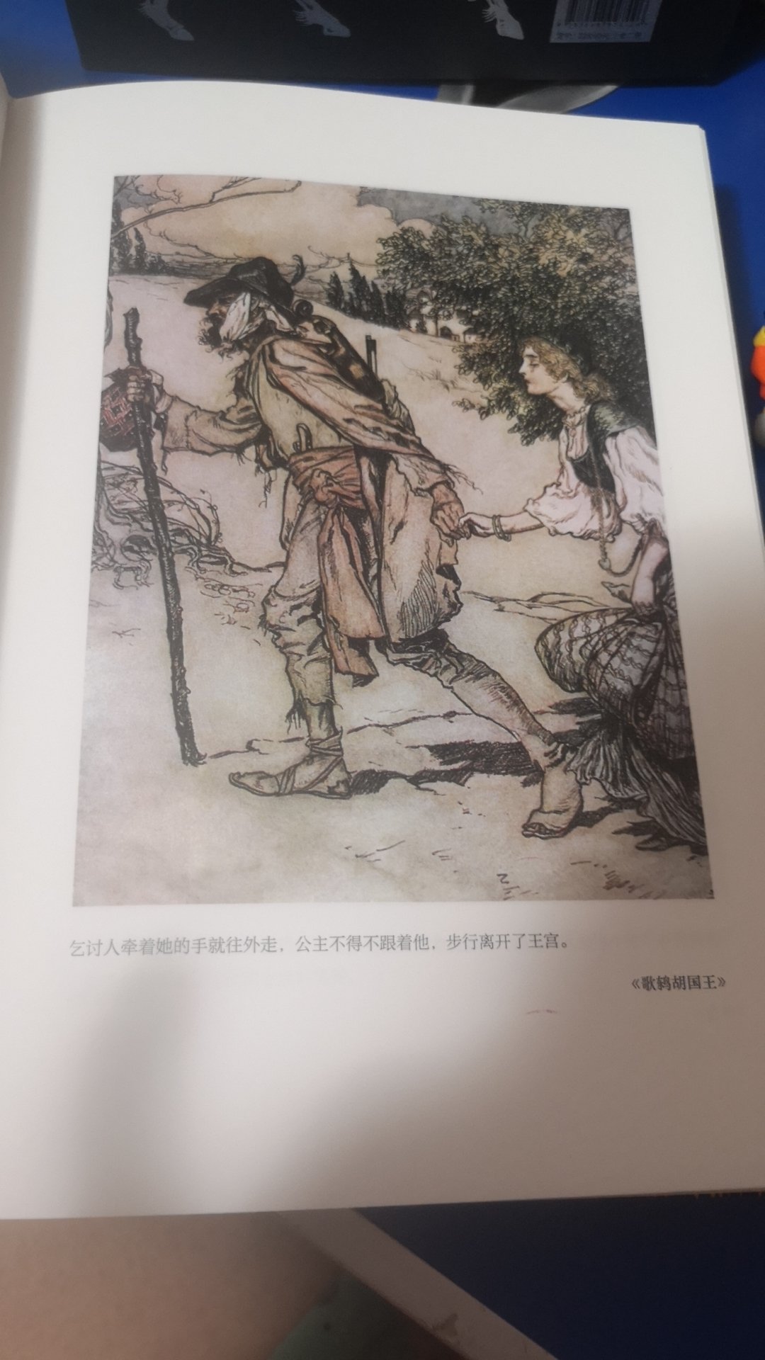早就想买这个版本的格林童话了,这回安徒生和格林齐了这个给孩子看的话需要大人给讲,估计上小学就能自己看了,书看起来质量不错,不过和中信的安徒生童话比起来,还是差点?