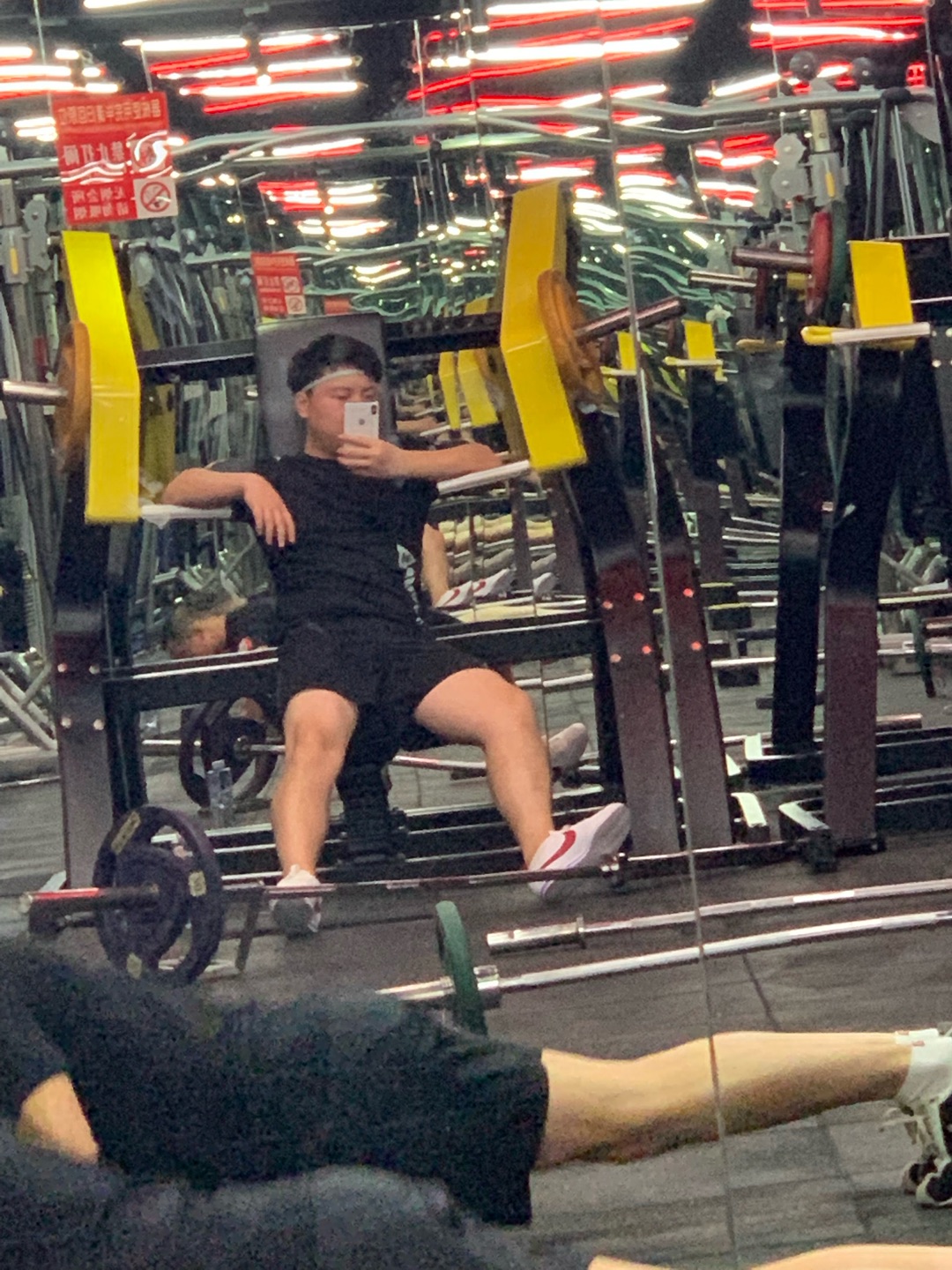 如果是颜真卿式的如筋一般浑厚圆润——行以篆籀之笔,化瘦硬为丰腴雄浑,结体宽博而气势恢宏,骨力遒劲而气概凛然,字里行间厚重雄浑,大气脱俗。