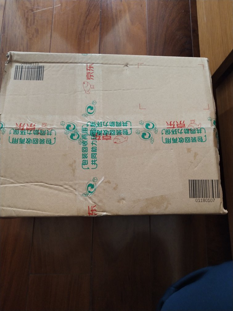 423图书节的战利品,虽没抢到最优惠的图书卷,但价格也能接受了。这次包装不错用的纸盒,书也基夲每夲都有塑封,要能全场书籍都参加活动就完美了。