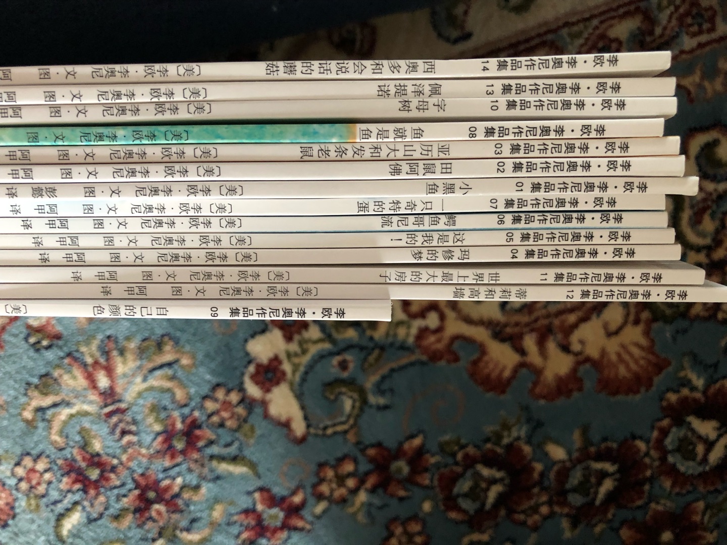 一直在买书,送货上门,不要运费,价钱便宜,已经买了好多好多书了,买的书基本都是一些公众号推荐的书单,都很满意。中文很全,想买英文原版,不好找,价格也贵。
