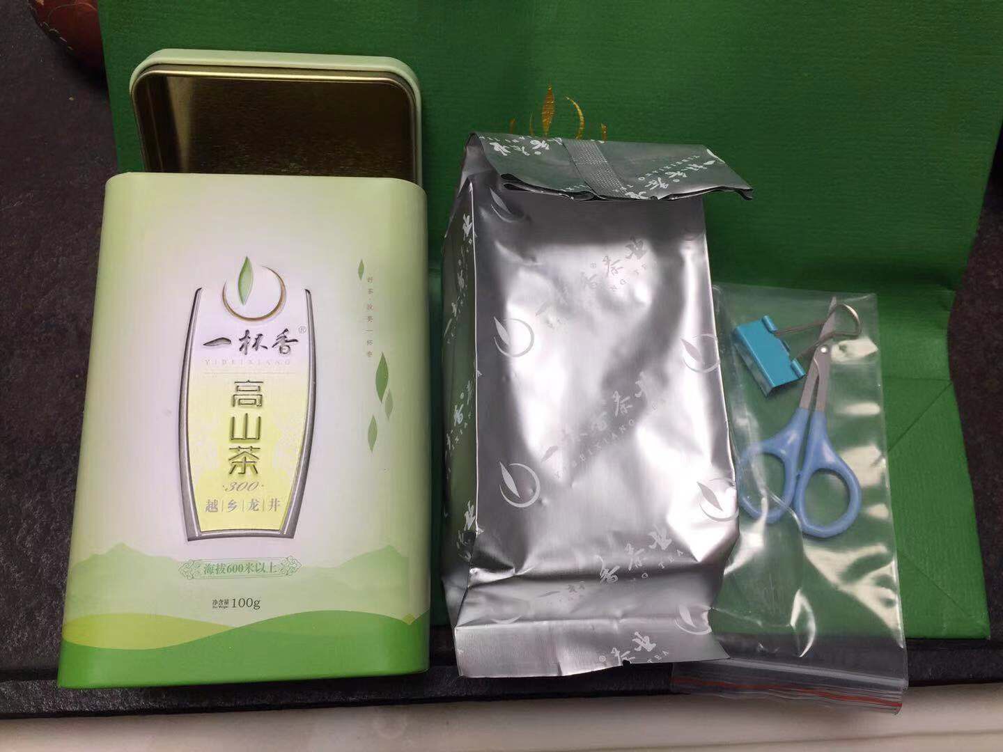 茶叶不错,喝起来味道醇厚,生津快,回甘甜,是一款不错的龙井茶。家里人都喝茶,喝了都说好。我弟爱喝茉莉花,但喝了这款龙井,也赞不绝口。