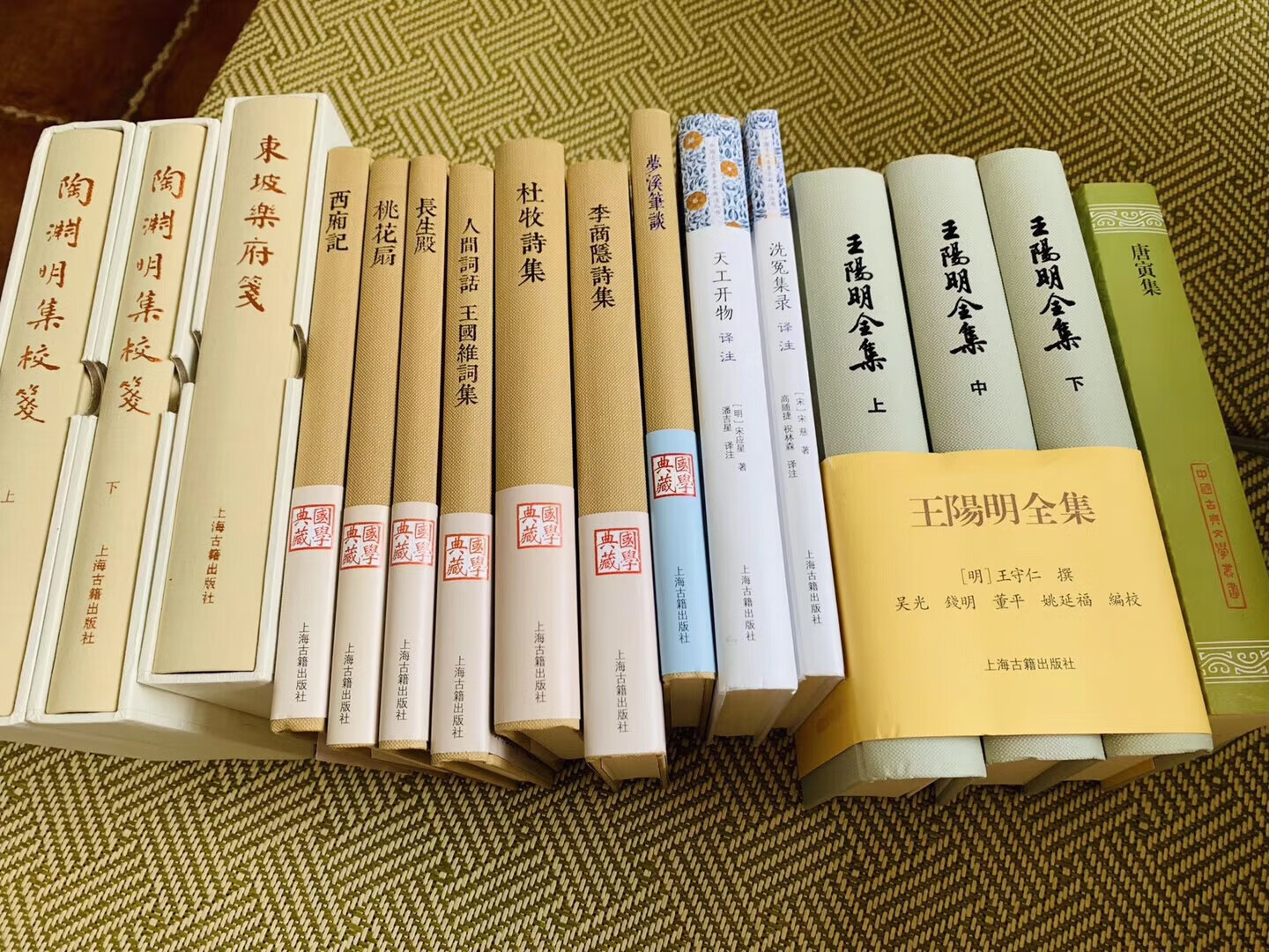 我为什么喜欢在买东西,因为今天买明天就可以送到。我为什么每个商品的评价都一样,因为在买的东西太多太多了,导致积累了很多未评价的订单,所以我统一用段话作为评价内容。购物这么久,有买到很好的产品,也有买到比较坑的产品,如果我用这段话来评价,说明这款产品没问题,至少85分以上,而比较垃圾的产品,我绝对不会偷懒到复制粘贴评价,我绝对会用心的差评,这样其他消费者在购买的时候会作为参考,会影响该商品销量,而商家也会因此改进商品质量。