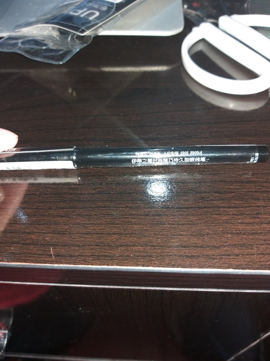 在伊蒂之屋买了彩妆系列很多都很好用,不知道眼线笔怎么样