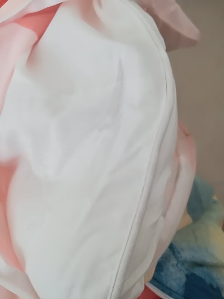 被子太舒服了,是纯棉的没错,已经装上了非常合适,做工真的没得说?