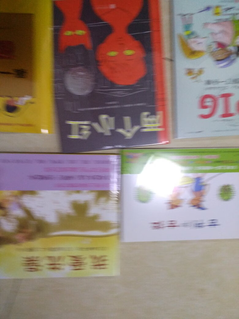 这次搞活动一次,买了很多关于数字数学的书,小朋友长大了,三岁多就可以看了,很喜欢这个数字书,也推荐给大家,现在整天数数呢