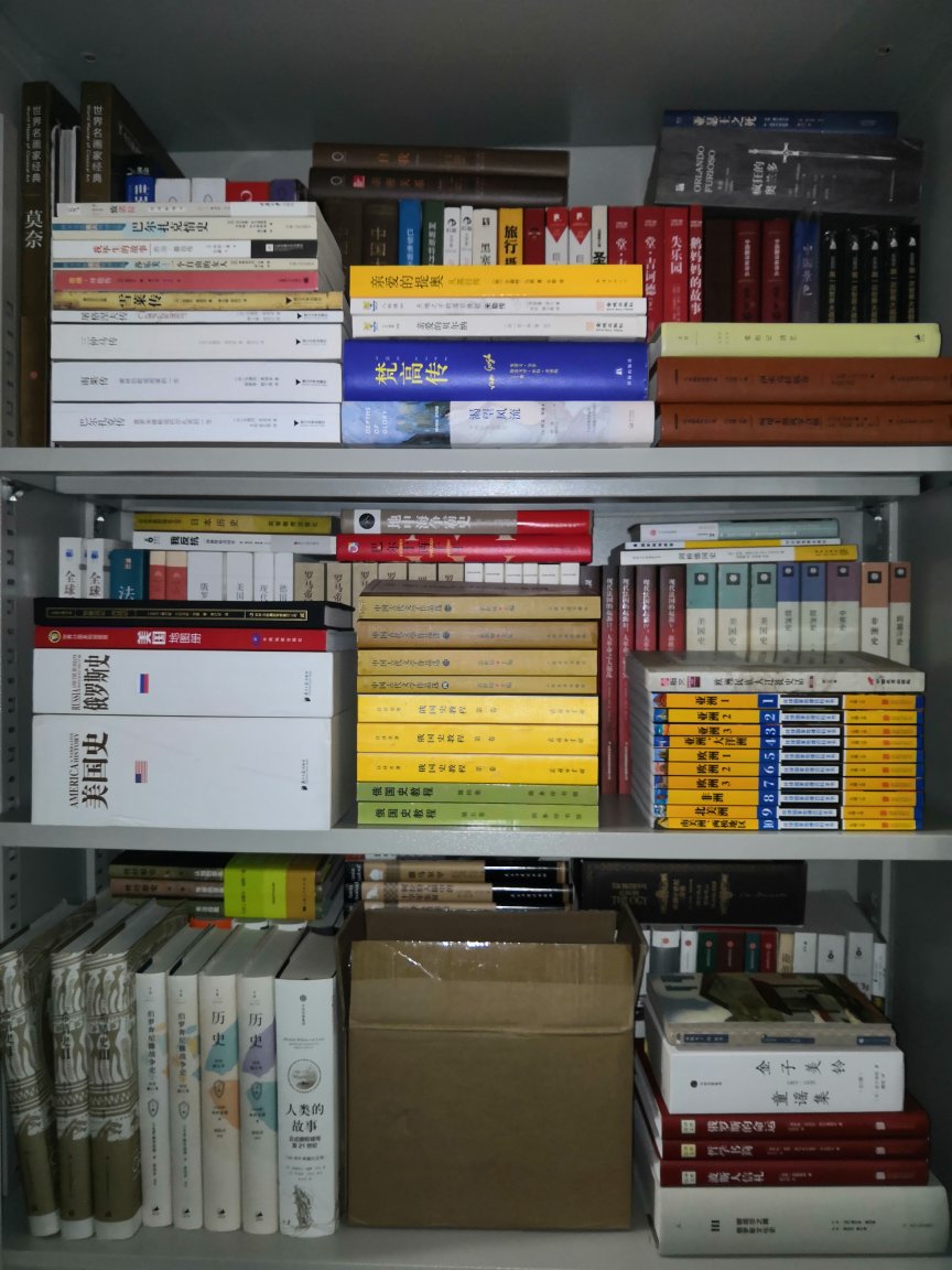 装帧非常好的一套书,美中不足有二:1,没有插图,2,排版太稀,每页的行数、每行的字数其实都可以增加,从而减少页数,降低成本和书价,看起来也更舒服……