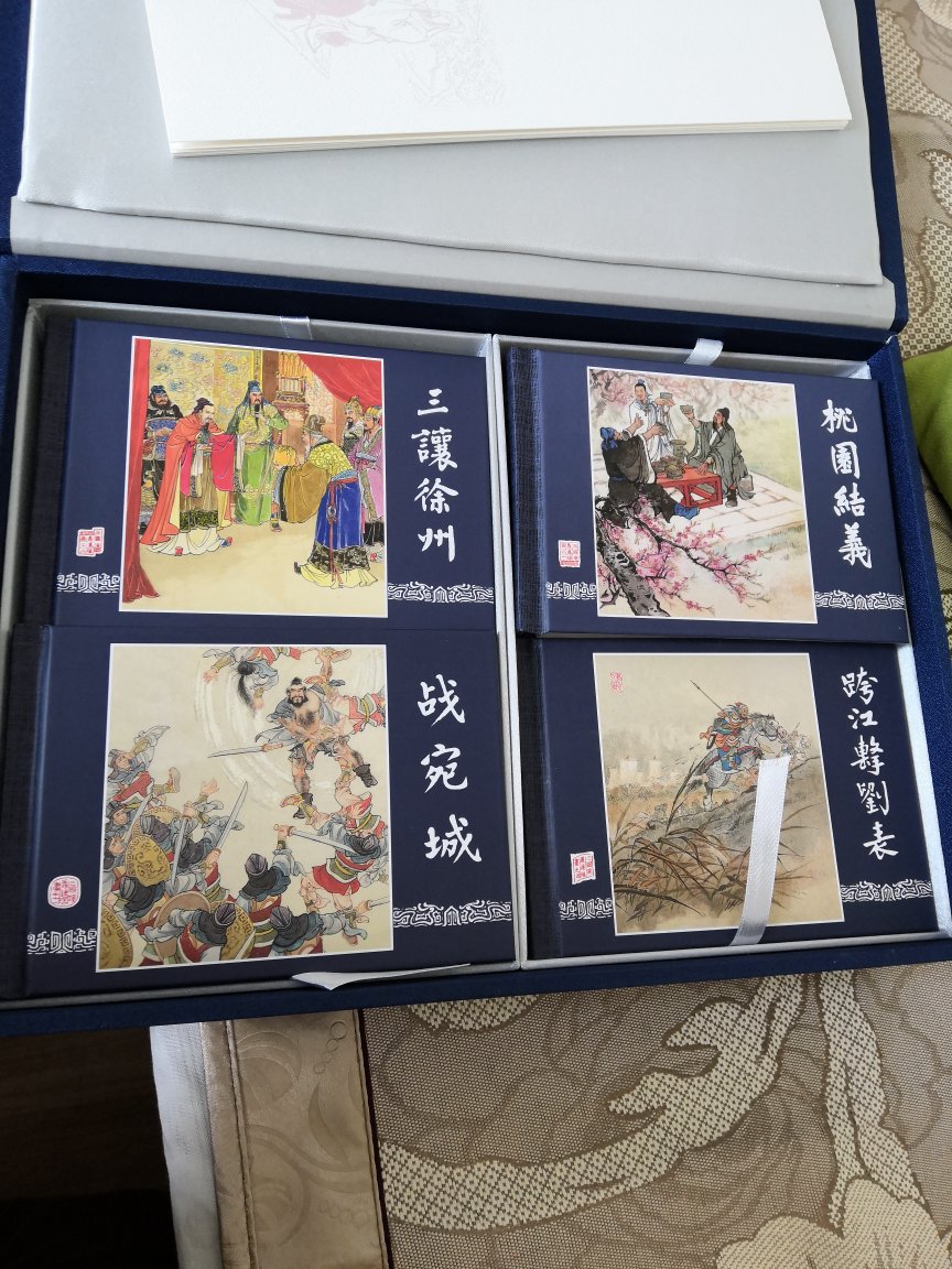 关注了两年了,今次618终于入手了。收到货后一本本检视,书完好无损,没有缺本。好开心,有点爱不释手,仿佛又回到了少年时代。我非连藏爱好者,购买此套书纯粹为了重温童年旧梦。