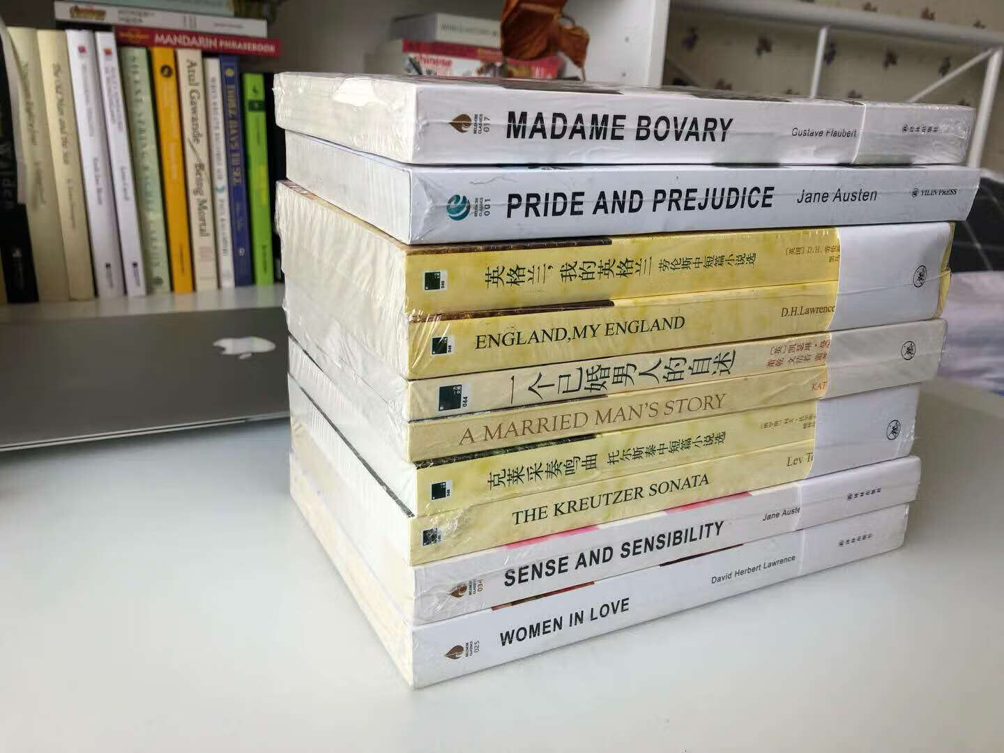 网也可以淘书了,选择质量可靠的出版社,看晒单和出版年份,页码等信息,挑自己喜欢的书籍,屯书有意思。物流很快,售后退换货很及时,客服很负责,值得推荐。