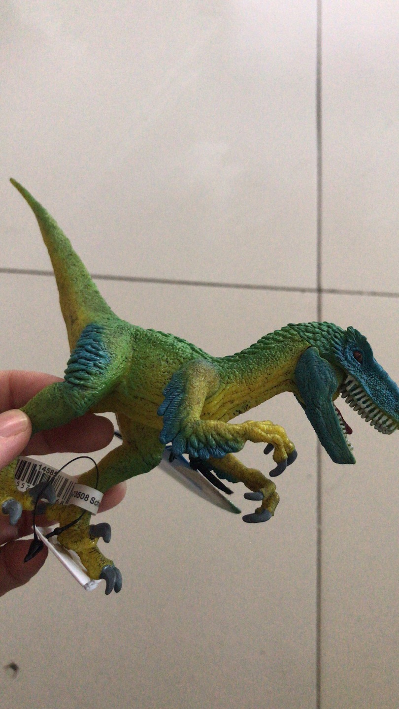 嘴巴和前爪都可以动,很意外,做工好精细,活动买值了