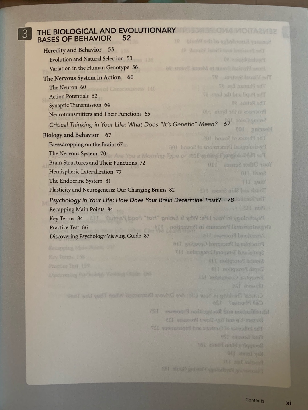 心理学与生活是心理学入门的一本书,津巴多与格里格教授联合编写,之前看过中文版的,内容丰富有趣,这次看到有英文版的希望对照看看,也有利于促进英文水平。