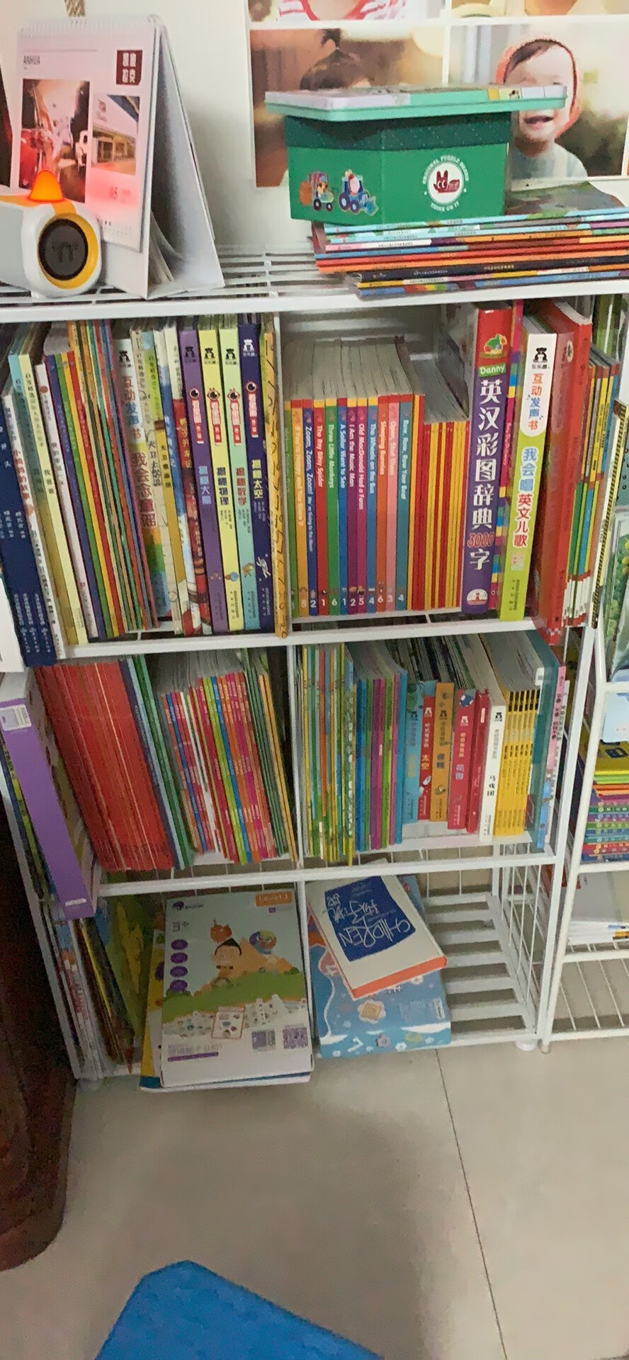 书香节活动给孩子买的绘本,家里的绘本基本都是买的,书架都放满了。