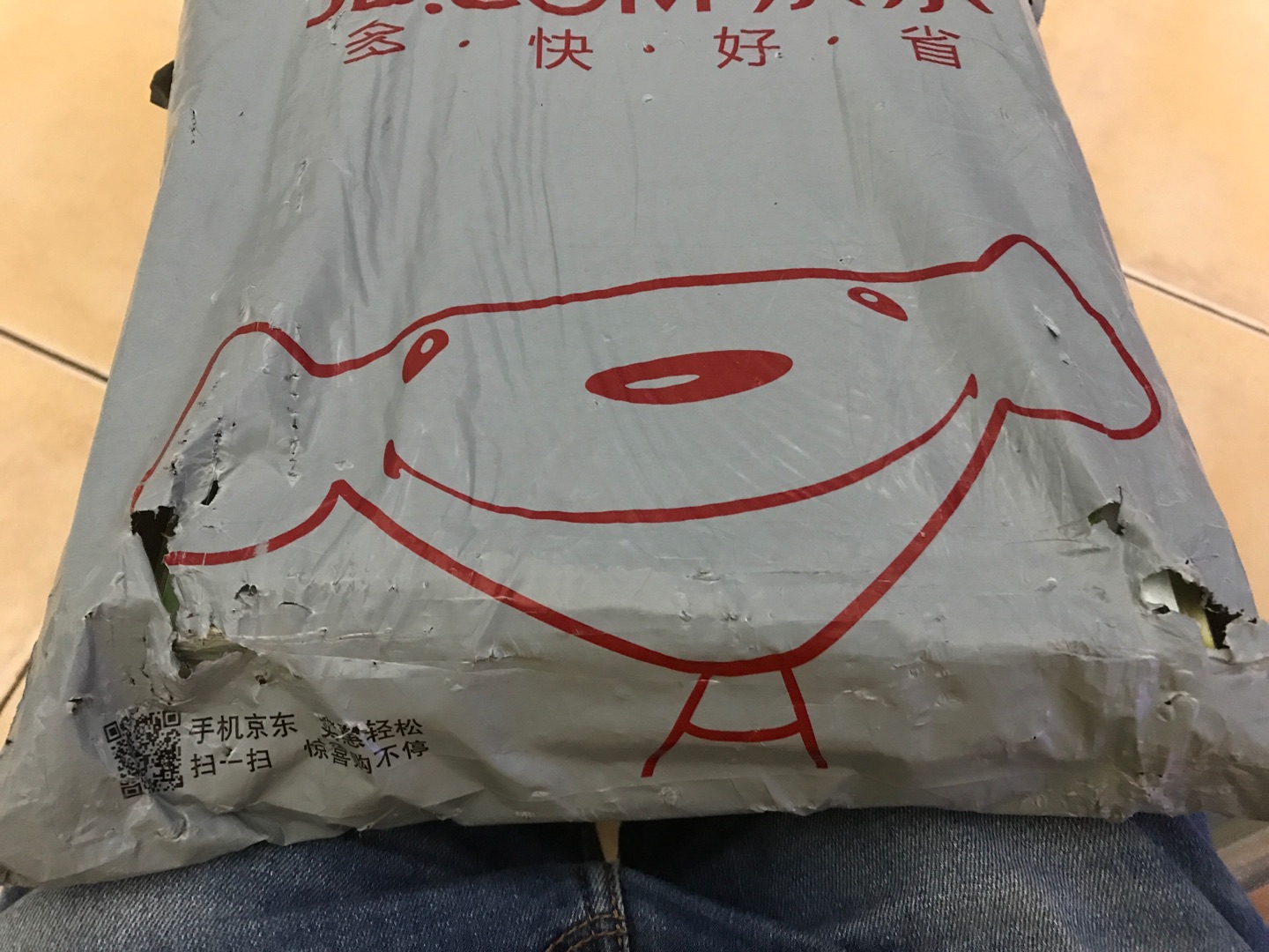 包装超级简陋,就一个破了的塑料袋,里面的书都有不同程度的磨损!差评!