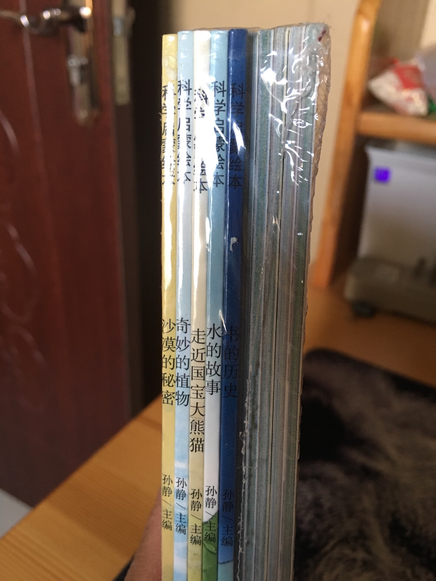 这是我家宝贝送给她好朋友的生日礼物?,小朋友多读书读好书。购物总是送货超级超级快,现在家里吃的用的大部分都是购买了,实在是太方便了,赶上活动价更是实惠之选。