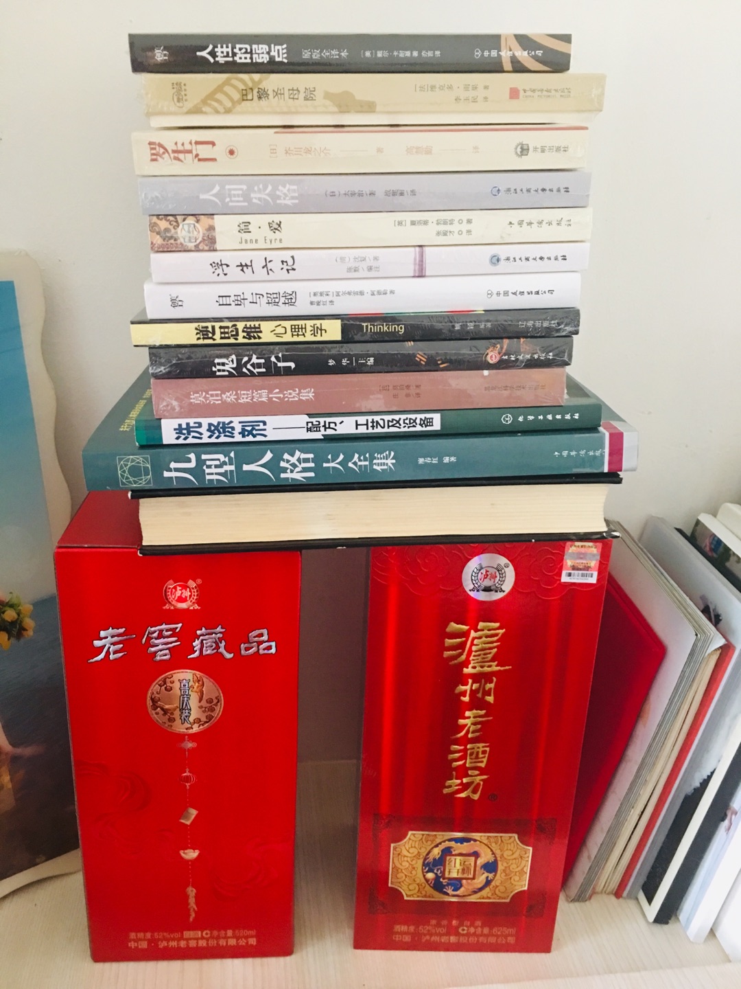 笛卡尔在第一哲学沉思集开头的致神学院院长那篇里表达了希望借助他们的权威来扩大他这书的影响力,后来又在前言里说“我既不想得到一般人的什么好评,也不希望很多人读我的书”,他这人咋这样?