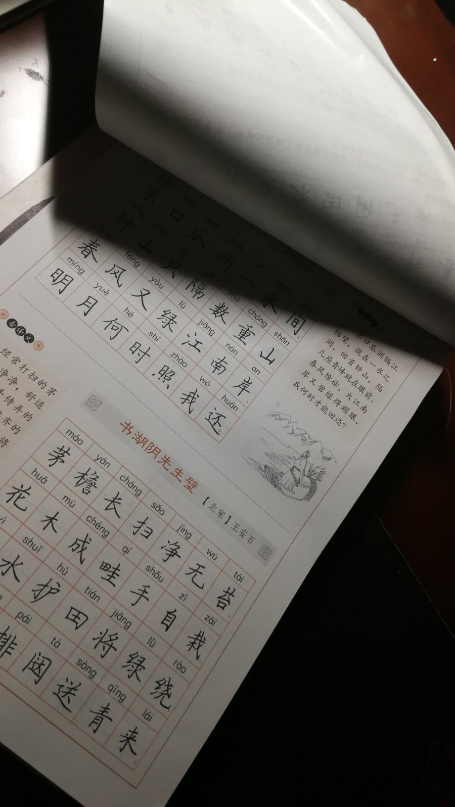 自营的物品一直是首选,品质及配送速度都比较省心,又可省事省时还得京豆。加之出于对品质的认可,以及对快递员鼓励,无特殊情况,通常都好评。