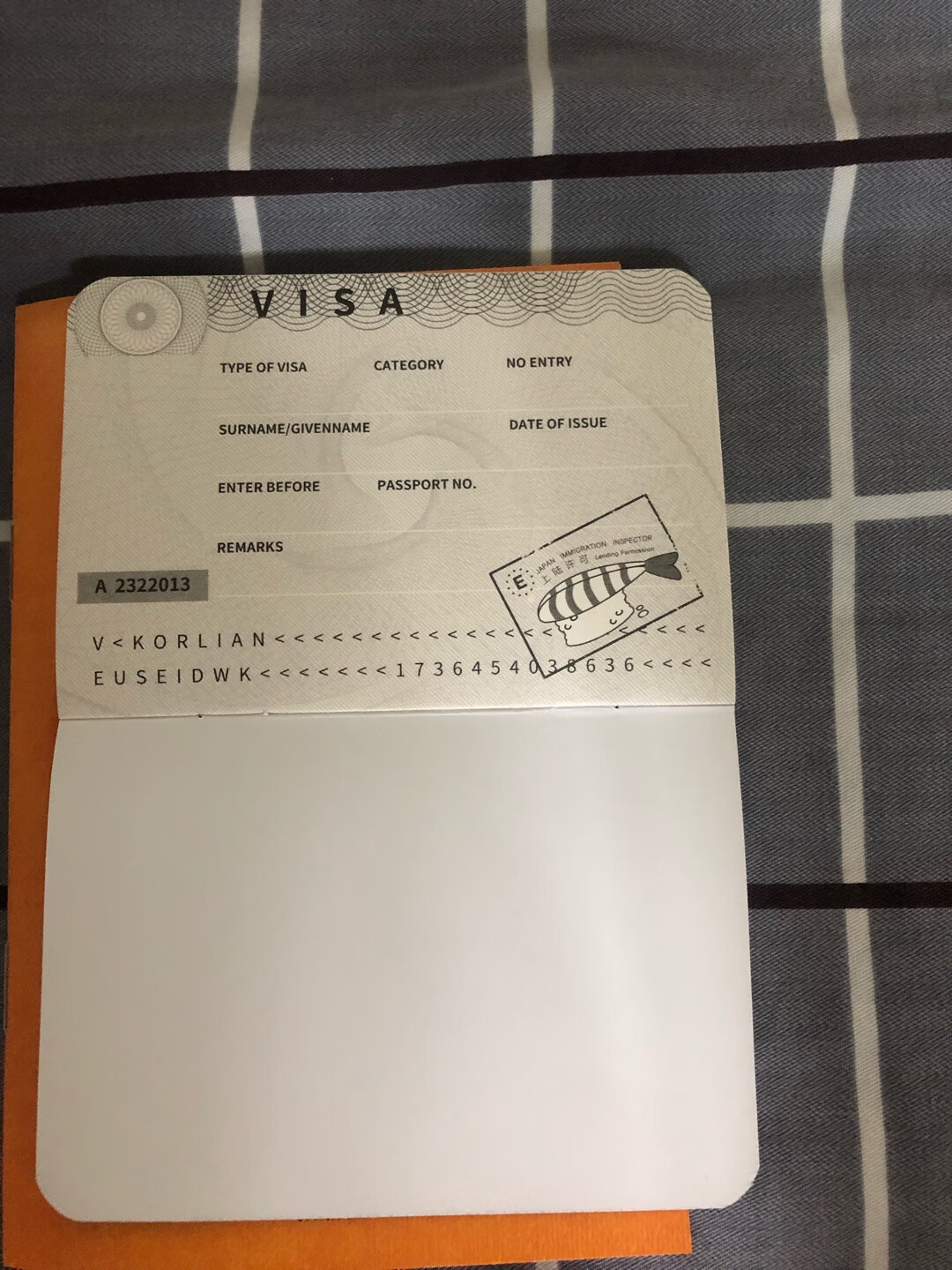 之前买过精装版的,对比了一下这个修订版的,就是改了改字,修了修句子。但是书还是好看的,也羡慕作者的生活,到处吃到处浪,很嗨了!