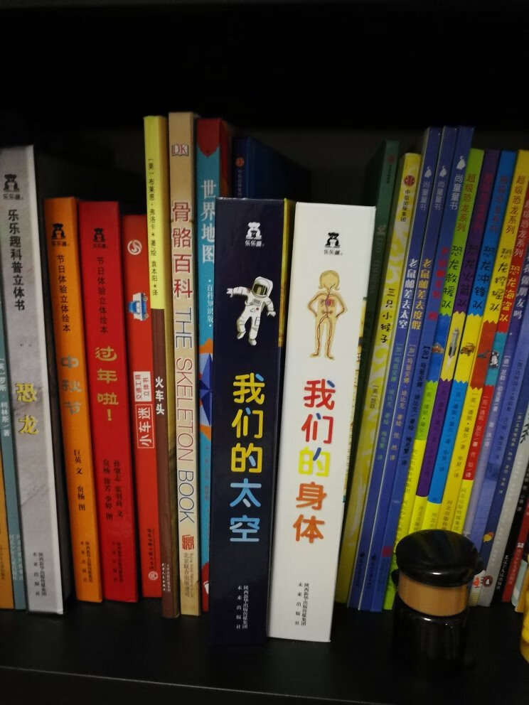 最近四五个月一直在买书,买买买停不下来,价格优惠叠加优惠券,超实惠,快递小哥也服务很好,每次送货上门,赞?最近买了很多,不一一评价了,都不错