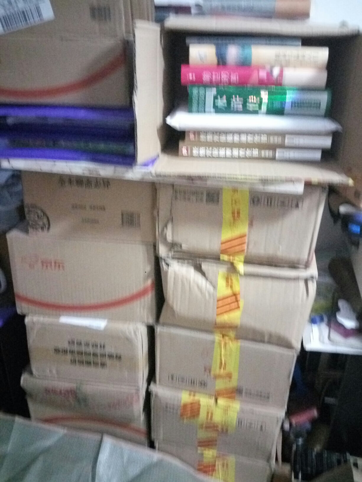 精装,有点评,难字注拼音,有解释,16开本,115万字 正文889页。纸薄,反面字映过来了。实付幺山园入手,价格美丽。店庆活动给力,买了一堆闲书。淋漓墨香无人寻