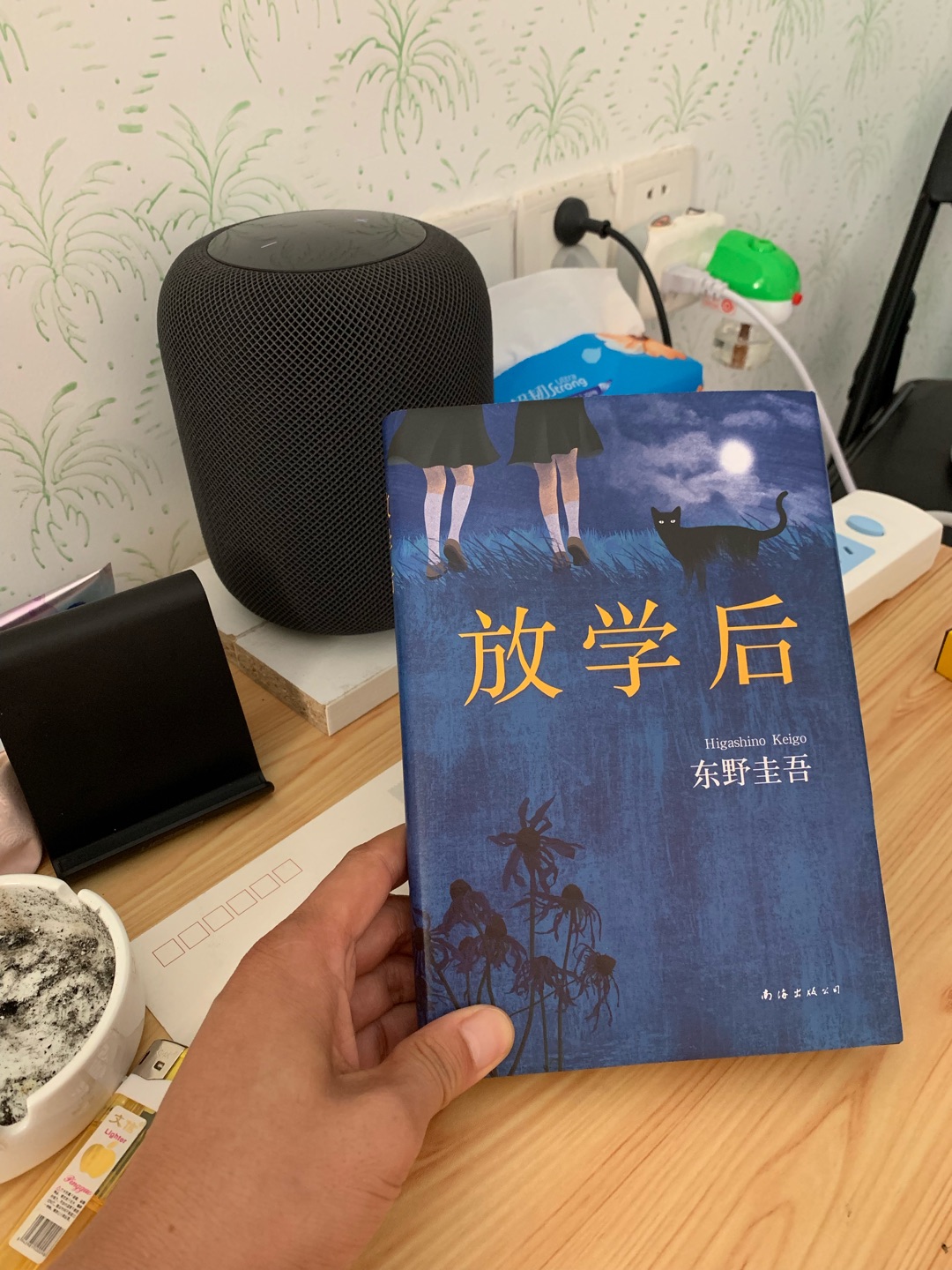 东野圭*的成名作,应该不错哈,希望翻译不要让我失望!东野圭*的作品都还是不错!