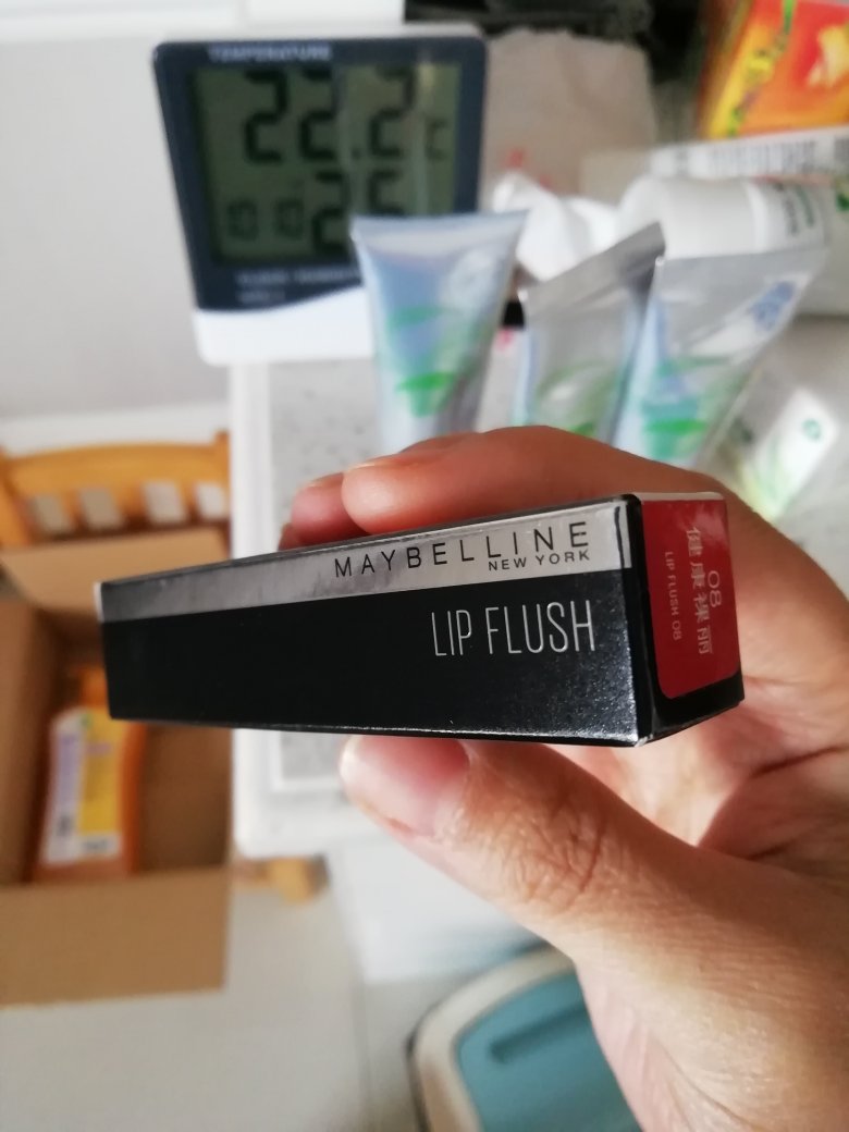 抱歉评价给的晚了,活动买的很划算,涂上跟没涂一样?挺润的可以当唇膏用