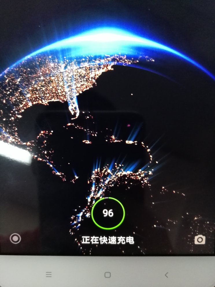 这个移动电源,支持双向快充。发货和物流的速度都非常的快。支持华为快充也支持高通快充,小米手机和华为手机都可以快充。物超所值,电量的转换率非常的高,非常耐用。