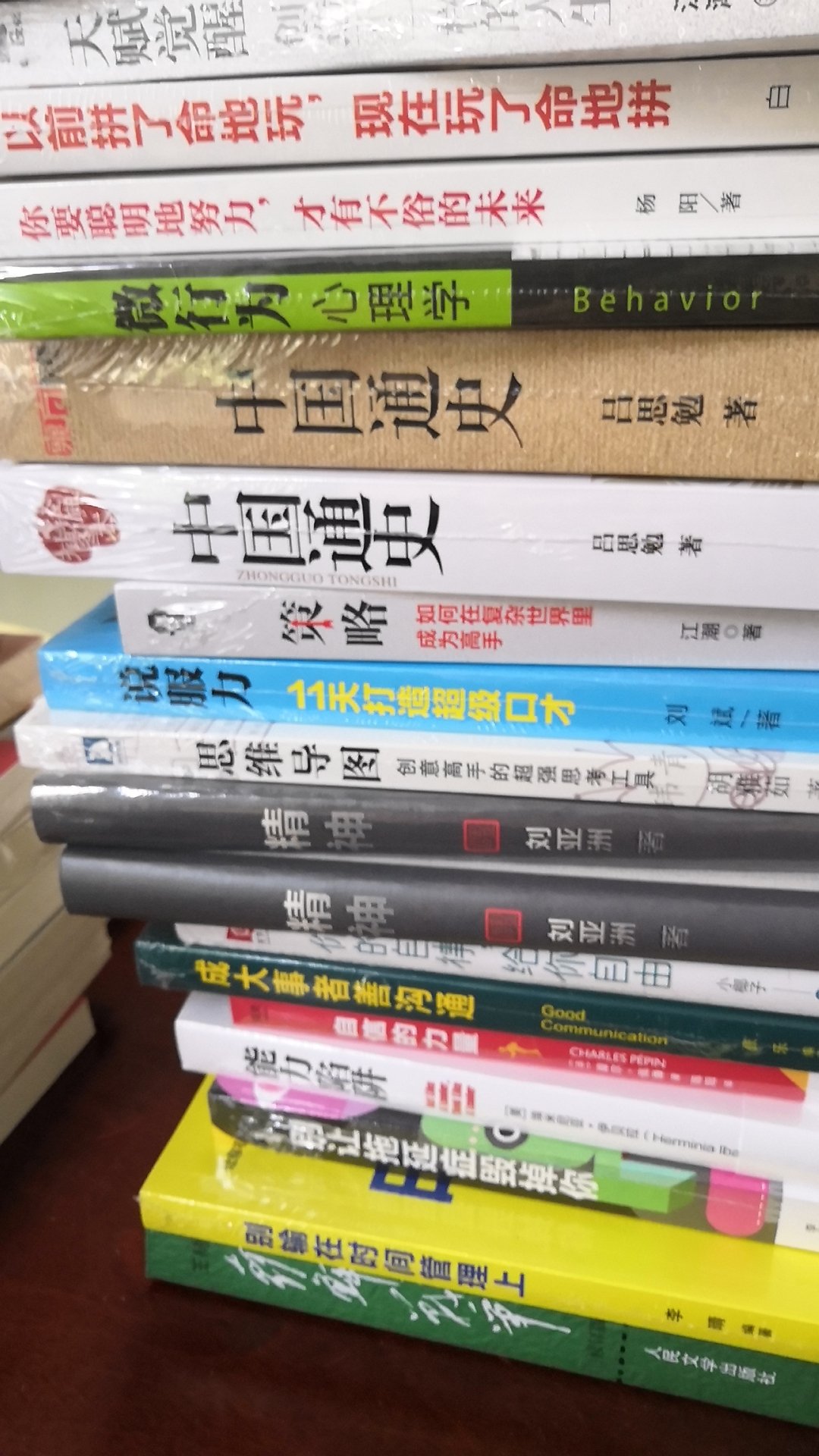 读万卷书,行万里路,黑发不知勤学早,白首方悔读书迟,书卷多情似故人,晨昏忧乐每相亲,书犹药也,善读之可以医愚,少壮不努力,老大徒伤悲,莫等闲,白了少年头,空悲切,发奋识遍天下字,立志读尽人间书。鸟欲高飞先振翅,人求上进先读书,立志宜思真品格,读书须尽苦功夫。让读书成为生活的一部分,让读书成为一种生活态度,让读书成为一种习惯,为中华崛起而读书!